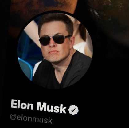 Elon Muskilta kipakat kommentit sakkojen jälkeen – ”EU pitäisi lakkauttaa”