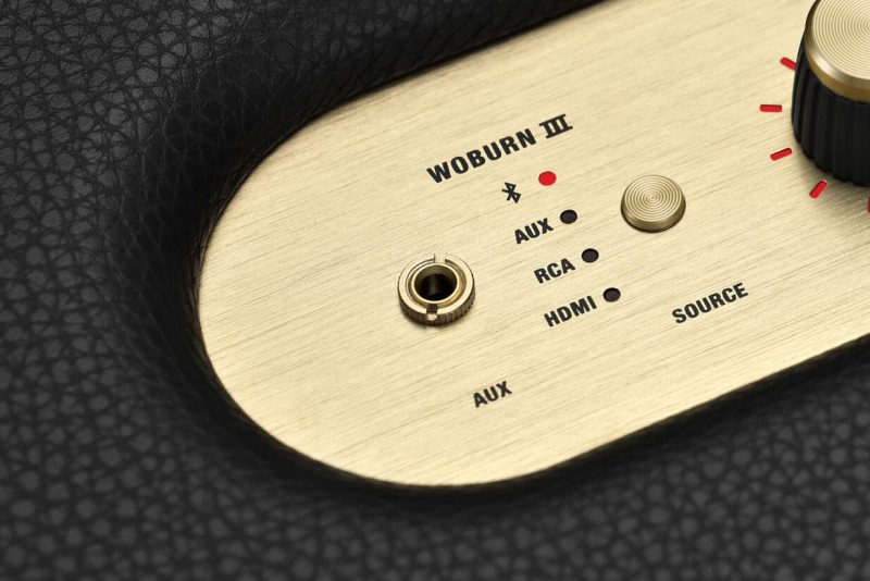 Woburn III:ssa on Bluetoothin ja 3,5 millimetrin liitännän lisäksi myös RCA- ja HDMI-sisääntulot.