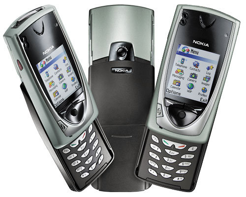 Nokia 7650 edestä ja takaa.