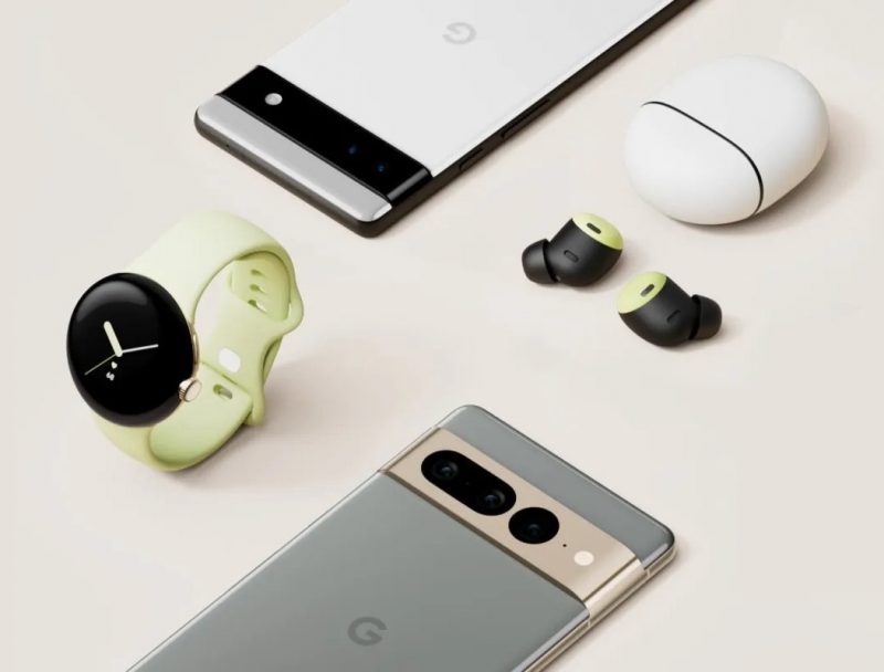 Pixel Watch, Pixel 7 ja 7 Pro -älypuhelimet ja Pixel Buds Pro -kuulokkeet ja -latauskotelo.