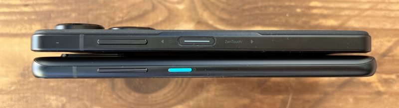 Yllä ZenFone 9, alla ZenFone 8. Sivuprofiili on muuttunut.