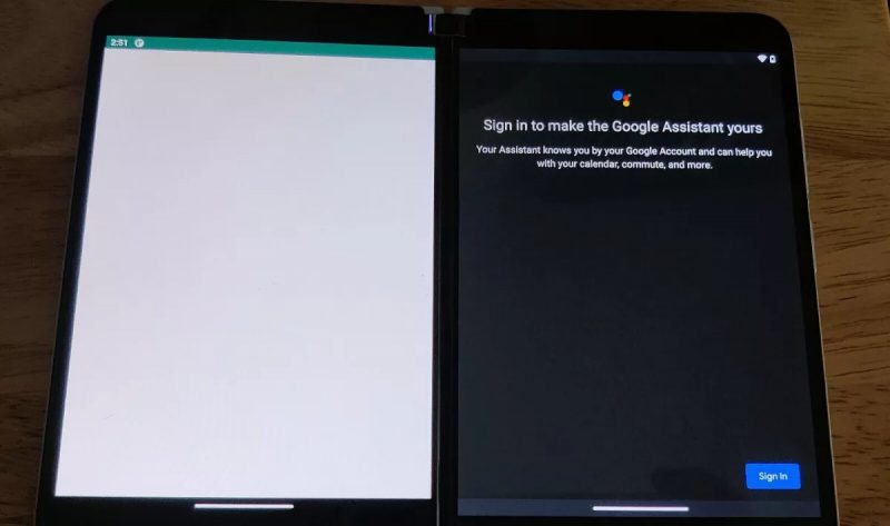 Microsoftin Cronos-koodinimellisen edullisemman Surface Duon kaksi näyttöpuoliskoa eBay-myynti-ilmoituksen kuvassa.