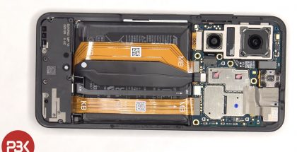 Vilkaisu Asus ZenFone 9:n sisuksiin PBKreviewsin videolla.