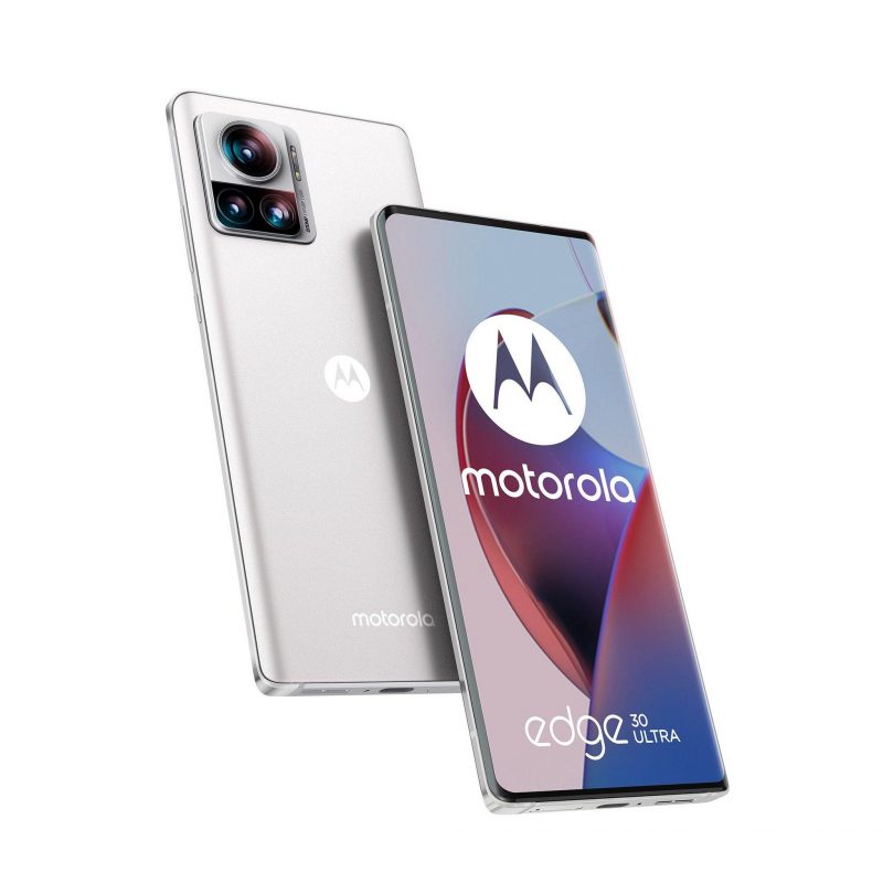 Motorola Edge 30 Ultra valkoisena. Kuva: Roland Quandt / Twitter.