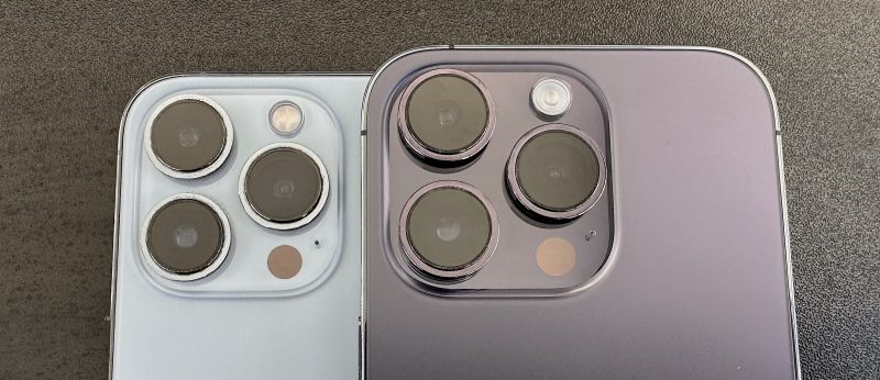 Kamerakohouma on jälleen kasvanut kokoa iPhone 14 Pro -puhelimissa. Alla iPhone 13 Pro, päällä iPhone 14 Pro.
