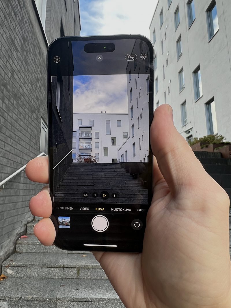 Kamera-sovellus on saanut 2x-pikavalinnan iPhone 14 Pro -puhelimissa.