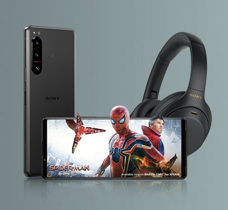 Xperia 5 IV:n alkuvaiheen ostajat saavat kaupan päälle laadukkaat Sony WH-1000XM4 -kuulokkeet.