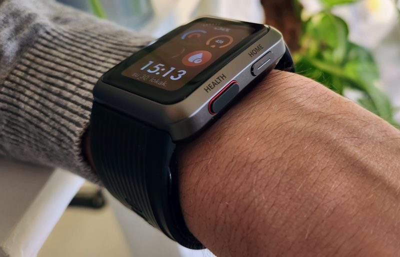 Huawei Watch D on hieman tavanomaista älykelloa painavampi.