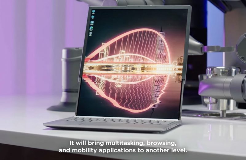 Lenovon esittelemä kannettavan tietokoneen konseptilaite rullautuen laajenevalla näytöllä.