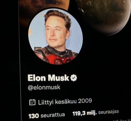 Elon Musk Twitterissä.
