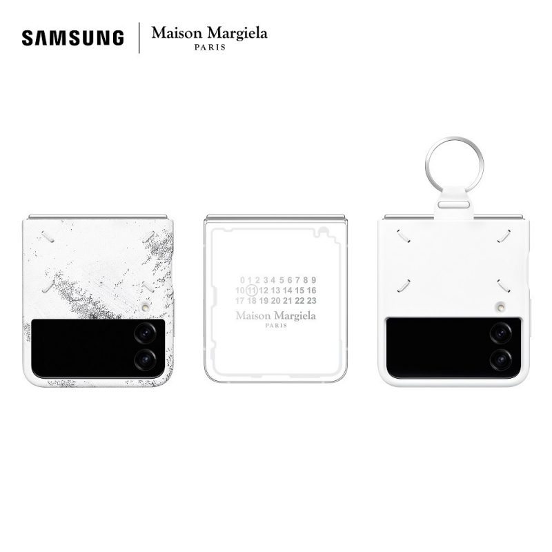 Samsung Galaxy Z Flip4 Maison Margiela Edition suljettuna kahden suojakuoren kanssa.