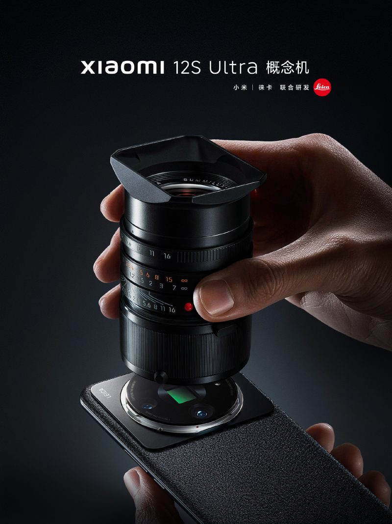 Xiaomi 12S Ultra Concept -konseptipuhelin mahdollistaa Leican objektiivin kiinnittämisen.