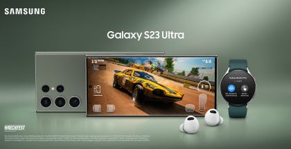 Samsung Galaxy S23 Ultra vuotaneessa markkinointikuvassa.