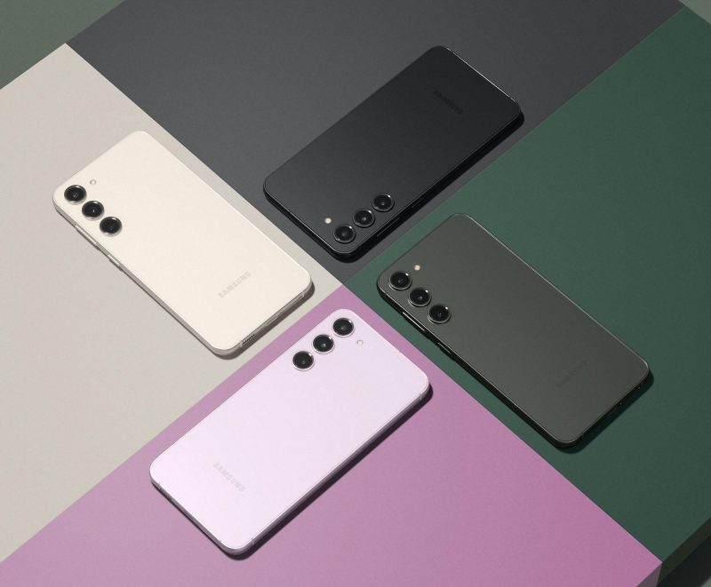 Samsung Galaxy S23+ eri väreissä.