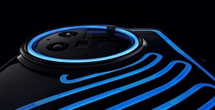OnePlus 11 Concept -konseptipuhelin on varustettu jäänsinisenä hohtavalla Active CryoFlux -nesteellä.
