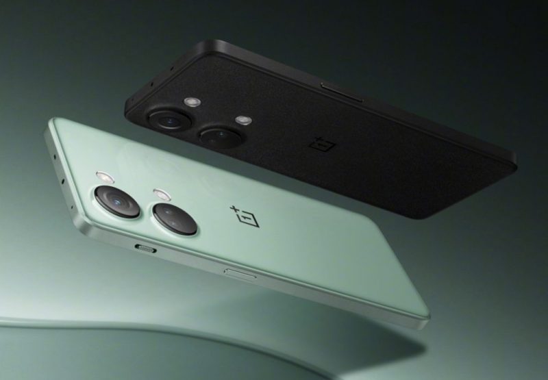 OnePlus Ace 2V:n kaksi värivaihtoehtoa.