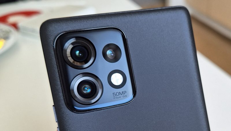 Motorola Esge 40 Prossa on samat pää- ja ultralaajakulmakamera kuin edeltäjässä.