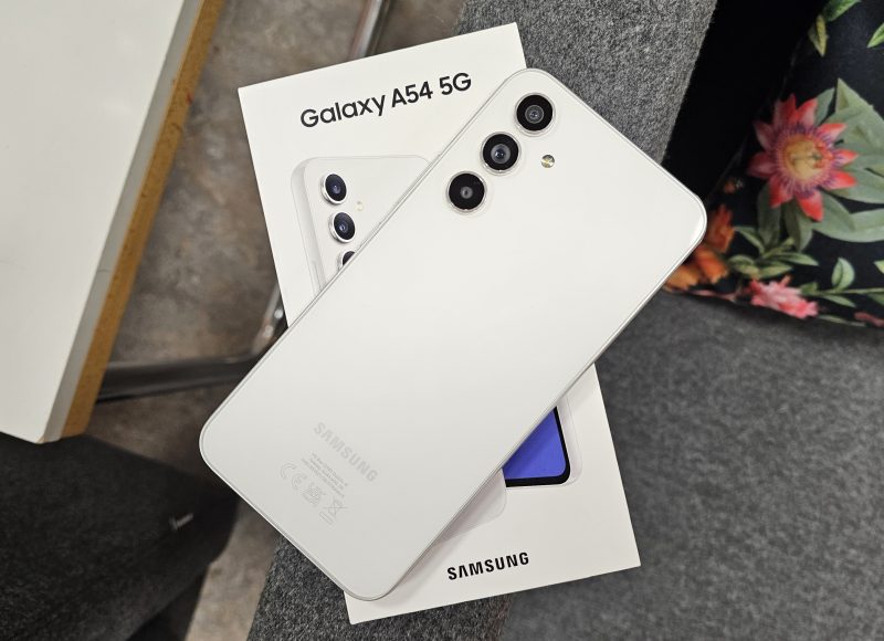 Samsungin Galaxy A54 5G oli suosittu syyskuussakin.