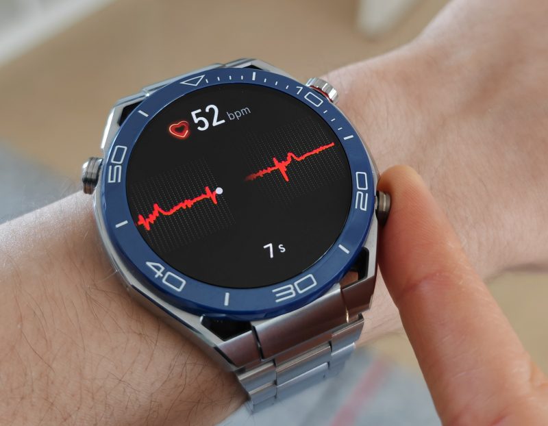 Myös elektrokardiogrammin Huawei Watch Ultimate mittaa.