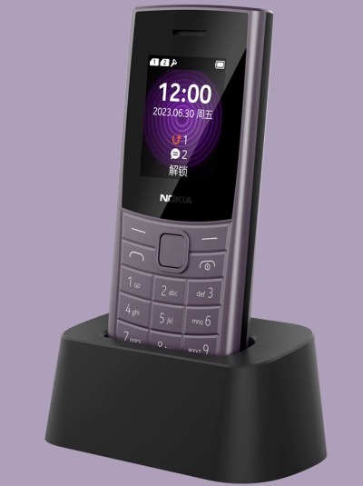 Nokia 110 4G (2023) lataustelakassa.
