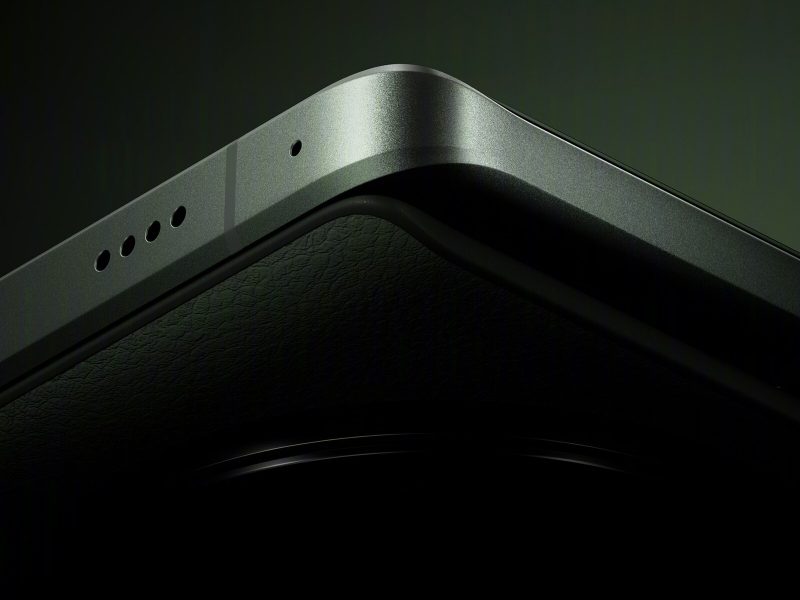 Xiaomi 13 Ultrassa on tasaiset sivut.