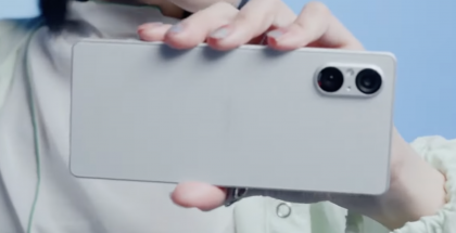 Sony Xperia 5 V mainosvideolla.
