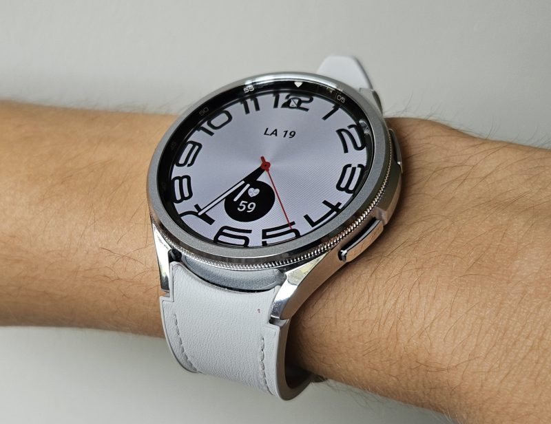 Samsung Galaxy Watch6 Classic 47 millimetrin koossa.