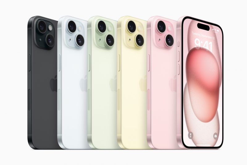 iPhone 15 eri väreissä.