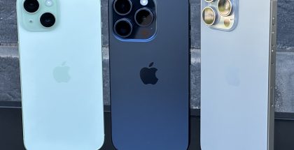 Kuvassa iPhone 15, iPhone 15 Pro ja iPhone 15 Pro Max.
