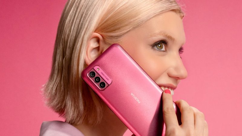 Nokia G42 5G uudessa Niin pinkki -värissä.
