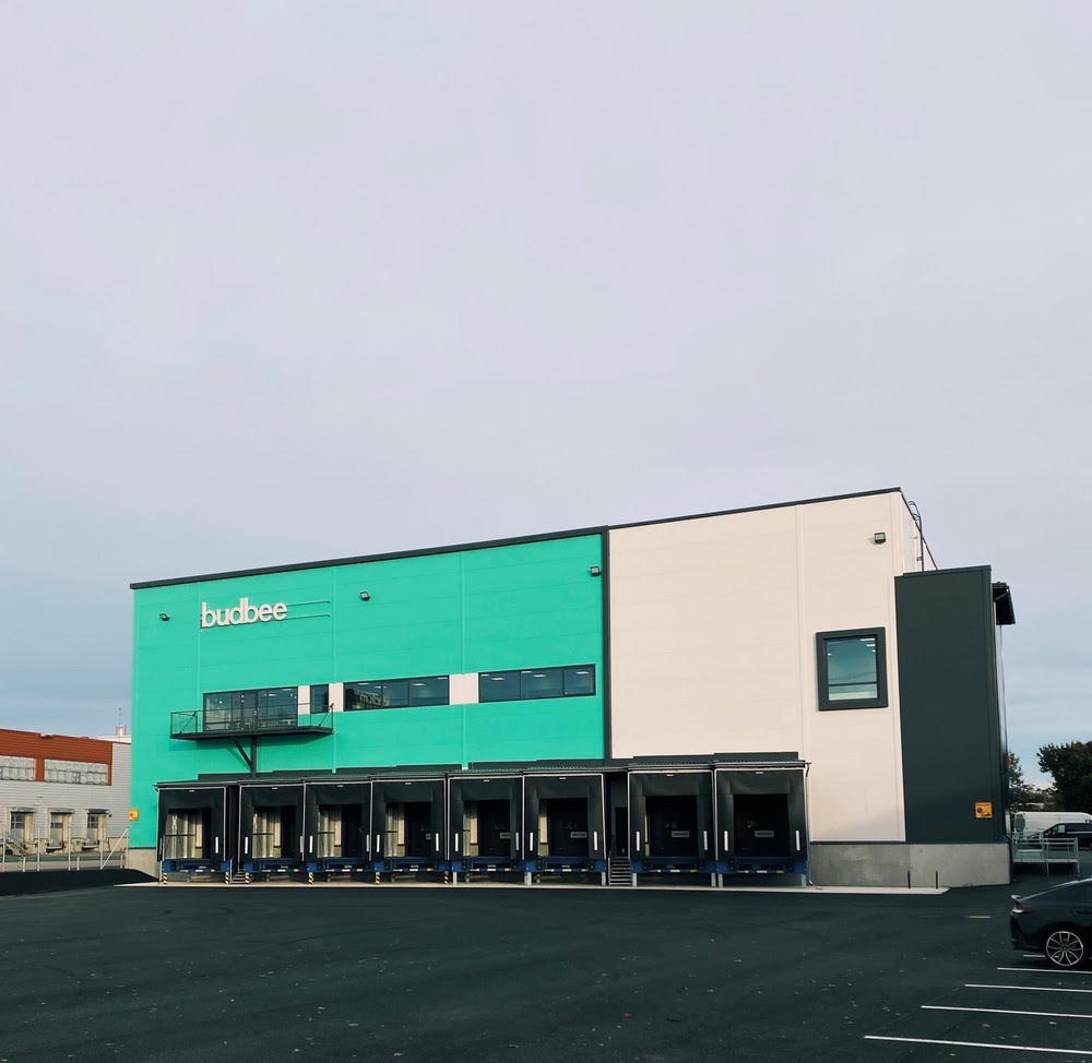 Budbee laajentaa Suomessa uudella terminaalilla Vantaan Tammistossa.