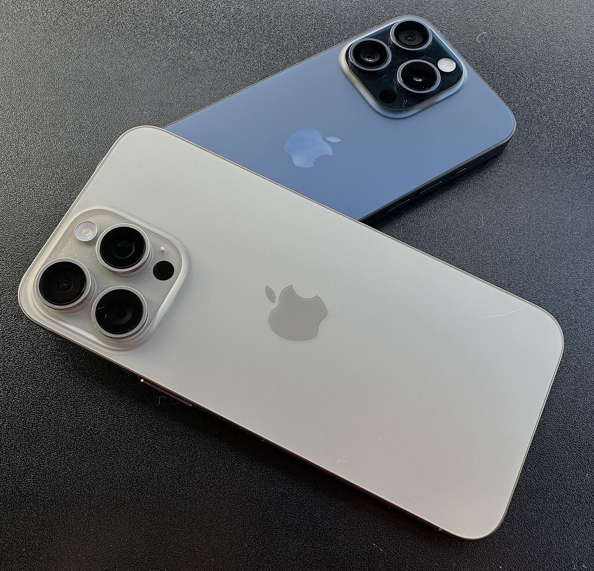 iPhone 15 Pro Max ja iPhone 15 Pro ovat taas hieman parempia kuin edeltäjänsä.