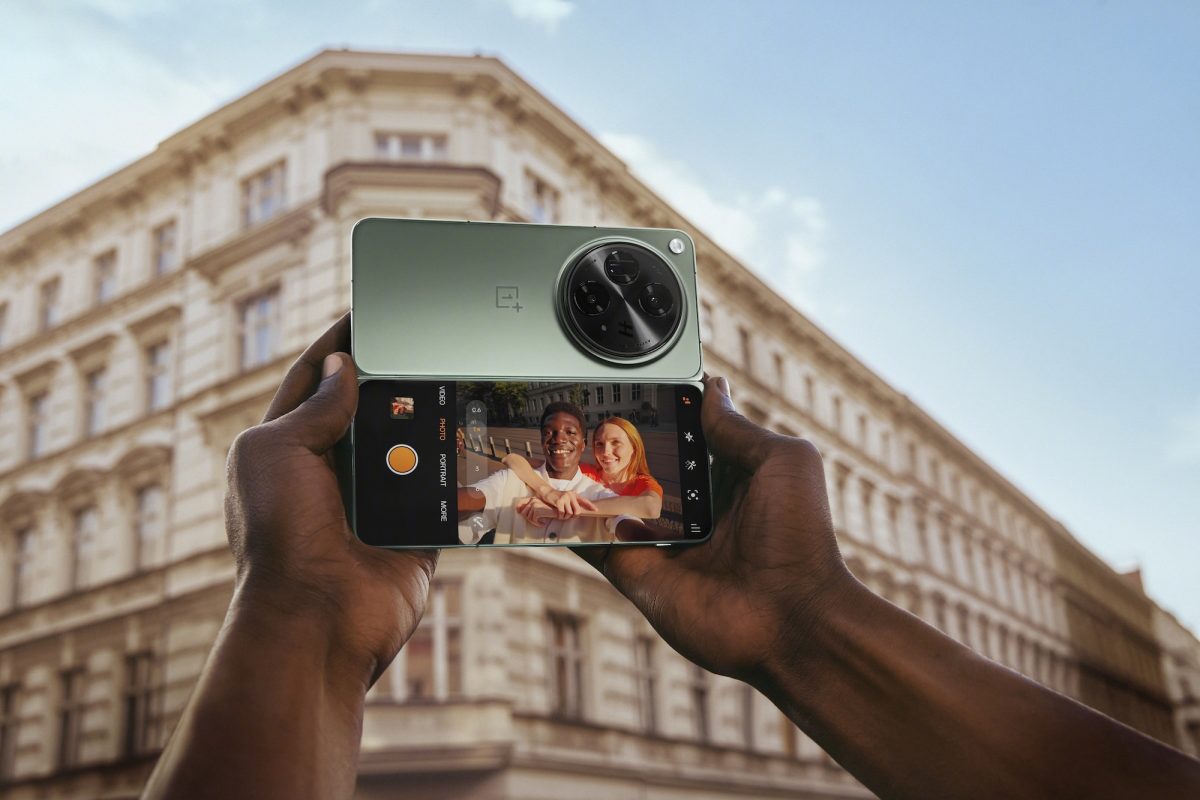 OnePlus Openin takakameroita voi käyttää myös selfieihin.