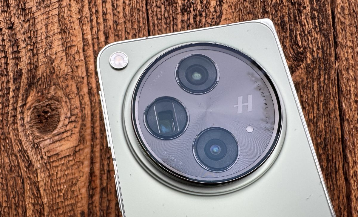 OnePlus Openissa on kolme takakameraa: 48 megapikselin pää- ja ultralaajakulmakameroiden lisäksi 64 megapikselin telekamera periskooppirakenteella.