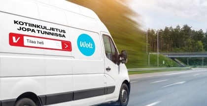 Verkkokauppa.com ja Wolt kokeilevat nyt yhteistyötä suurempienkin tuotteiden kuljetuksissa.