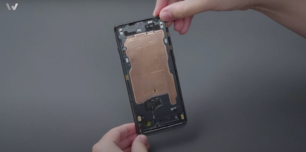 OnePlus 12 sisältää kookkaan höyrykammion.