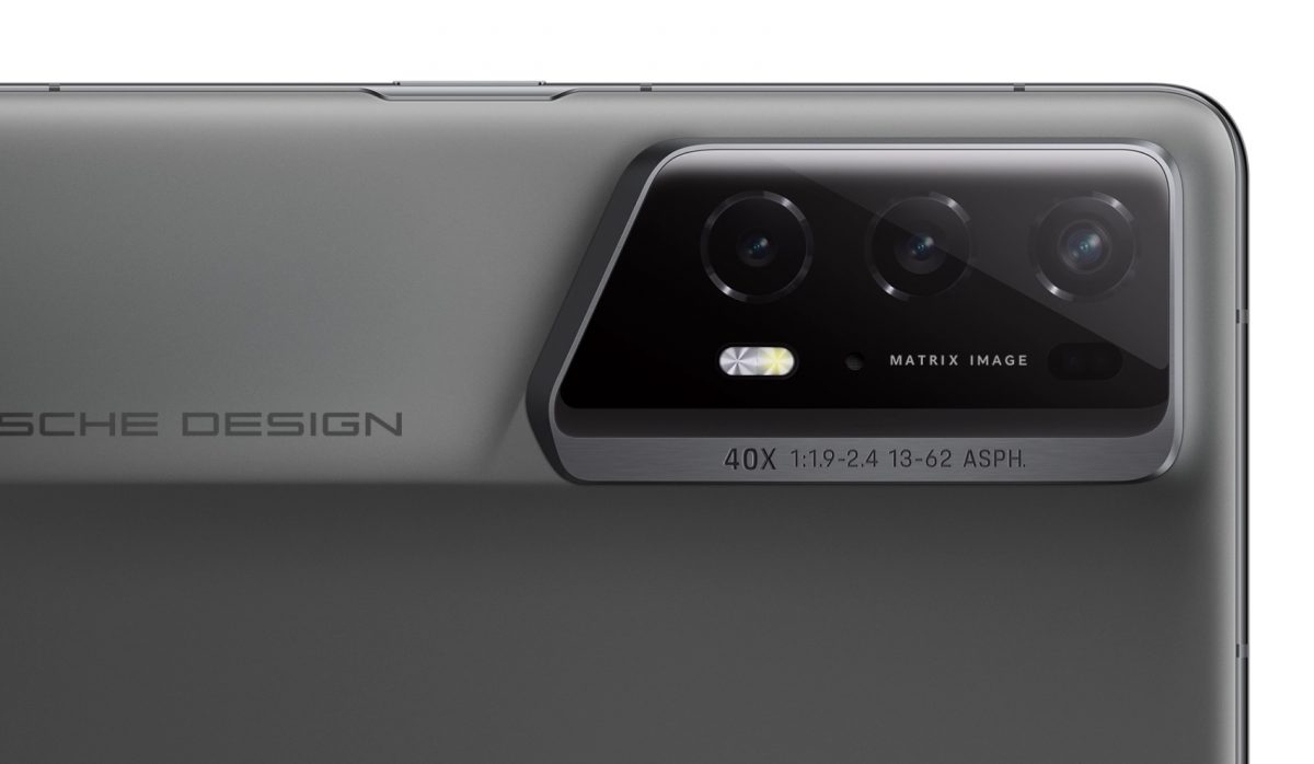 Magic V2 RSR:ssä on omalla tavallaan muotoiltu kamerakohouma.