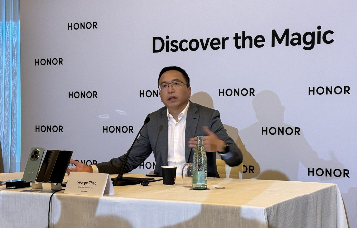 Honorin toimitusjohtaja George Zhao haastattelussa.