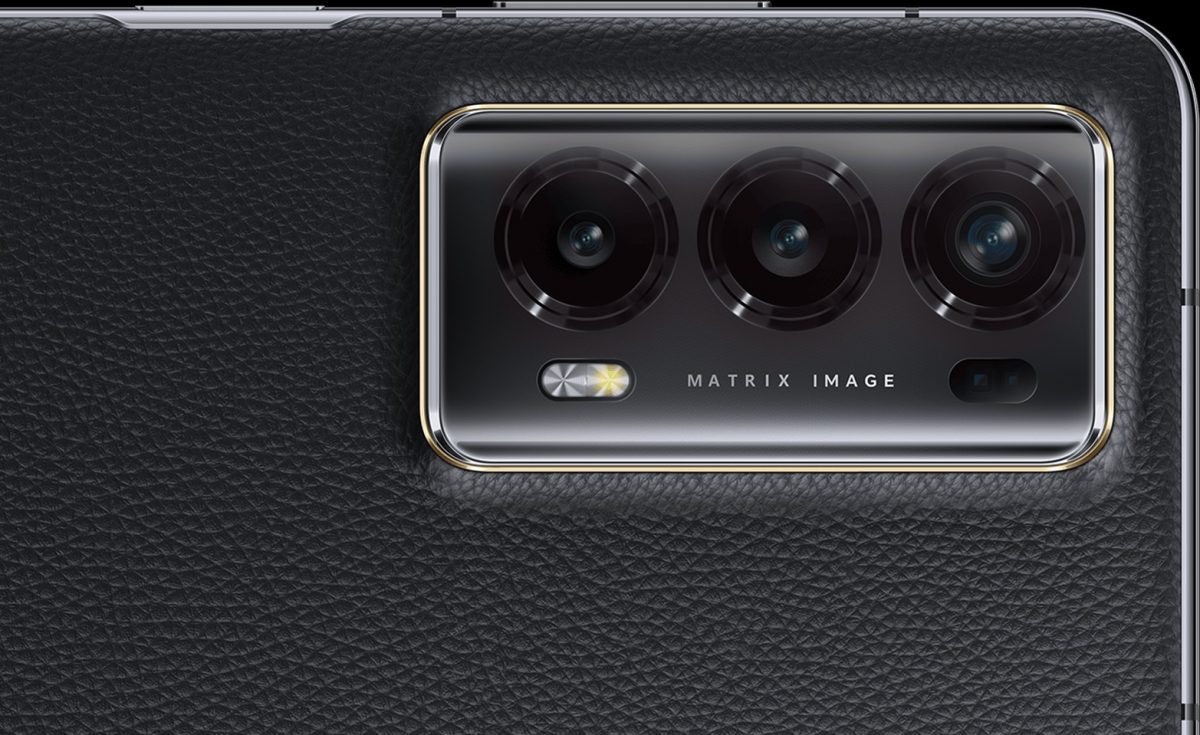 Honor Magic V2:ssa on monipuolinen kamerakokoonpano 50 megapikselin pää- ja ultralaajakulmakameroilla ja 20 megapikselin telekameralla.