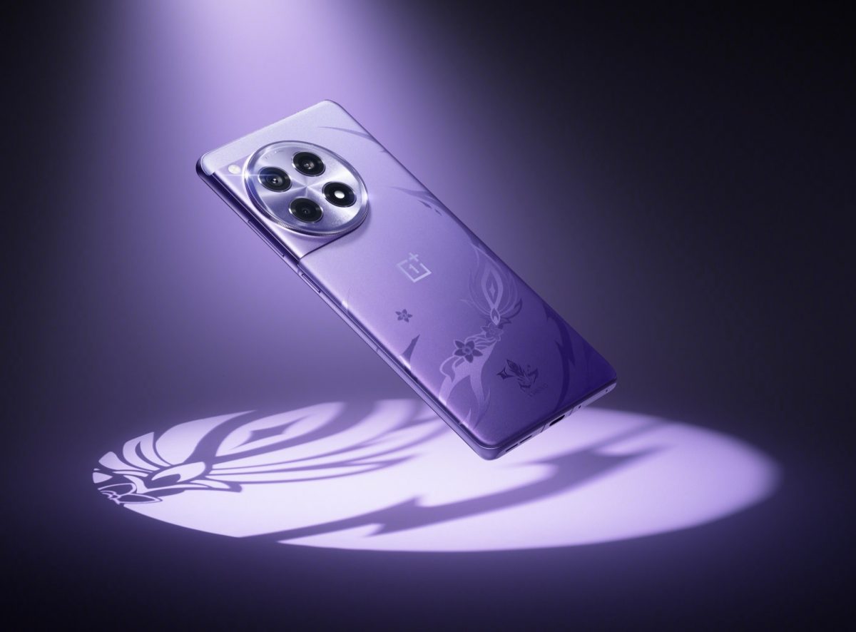 OnePlus 12R Genshin Impact Edition on viimeistelty violetilla värillä ja erikoisyksityiskohdilla.