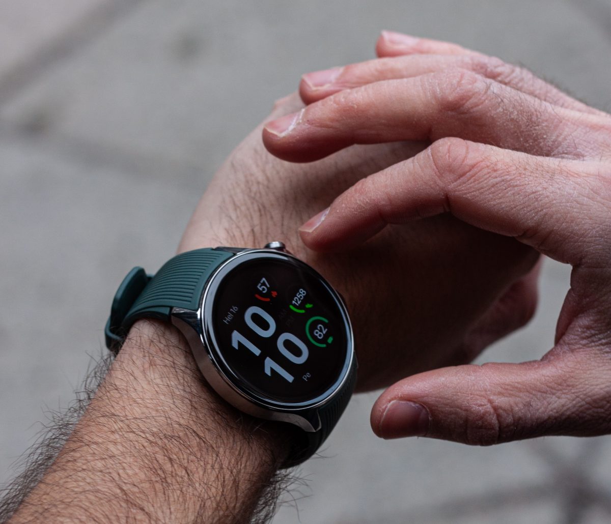 OnePlus Watch 2:ssa on 1,43 tuuman pyöreä näyttö.