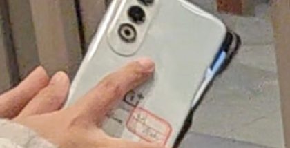 OnePlus-älypuhelin koodinimeltään "Audi" vuotokuvassa.