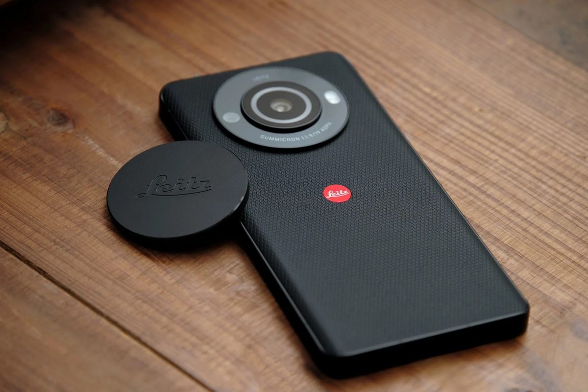 Leica Leitz Phone 3:n kameraratkaisu on poikkeuksellinen: vain yksi korkealaatuinen kamera tavallista laajemmalla kuvakulmalla.