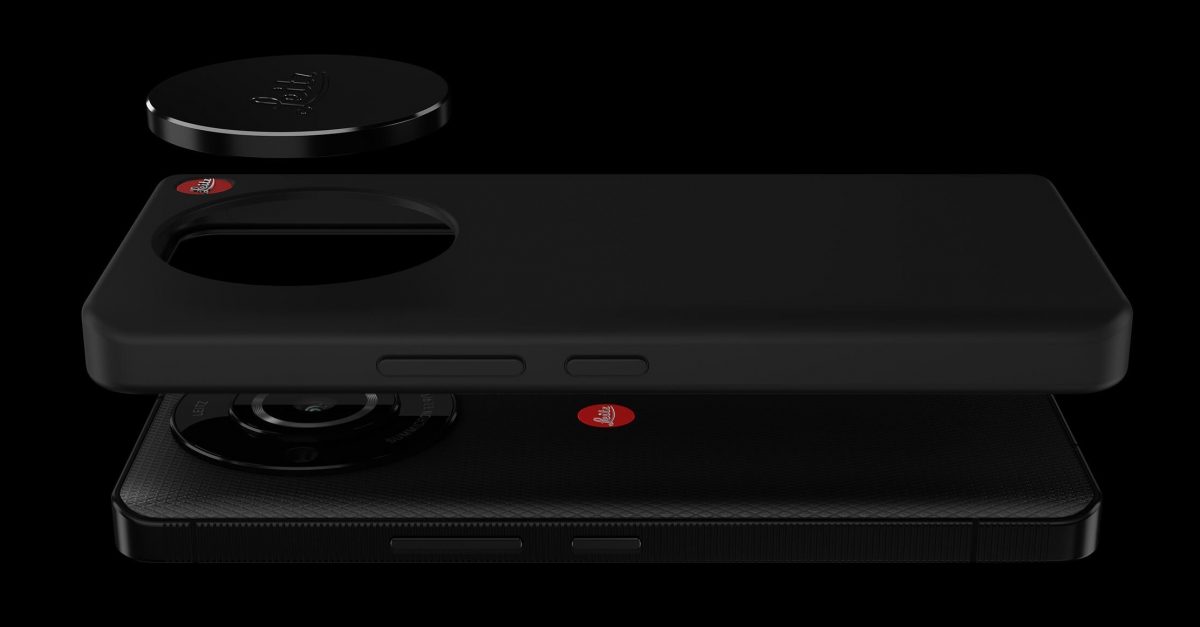 Leica Leitz Phone 3 sekä suojakuori ja linssinsuojus.