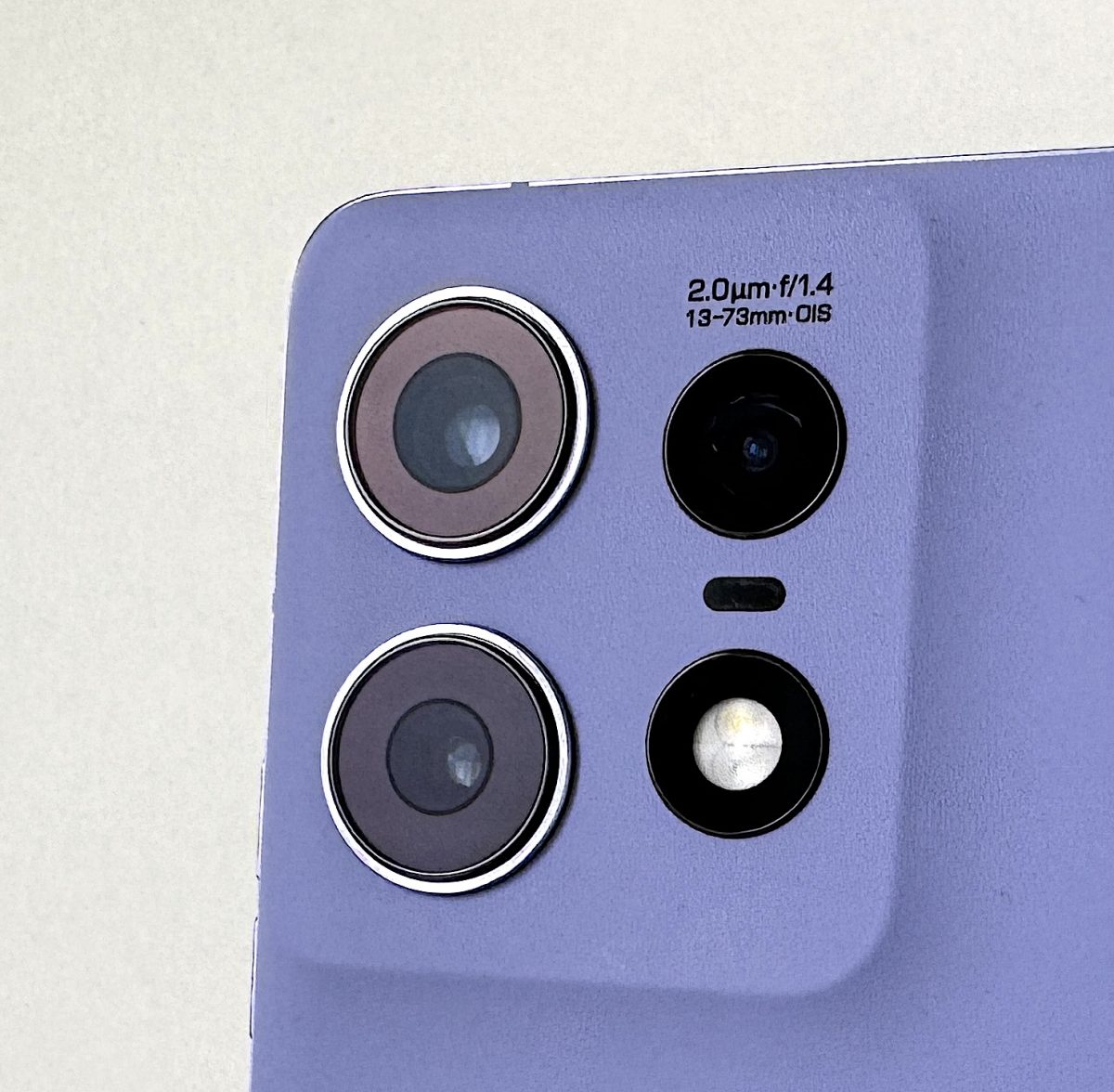 Edge 50 Pro sisältää kolme takakameraa.