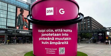 DNA markkinoi näyttävästi tulevaa Pixel 9 -lanseerausta Narinkkatorilla Helsingin Kampissa.