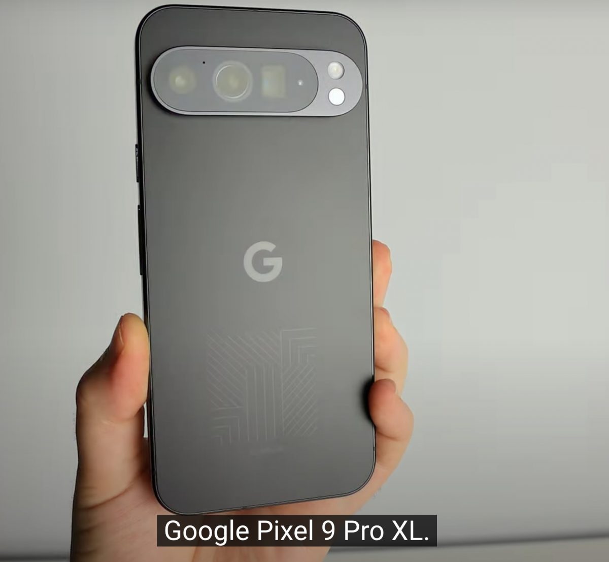 Pixel 9 Pro XL -malli nähtynä videolla.