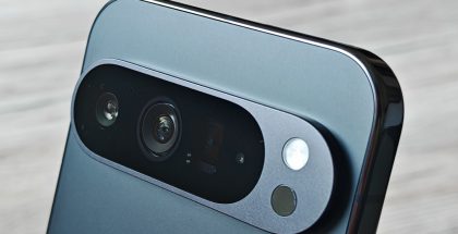 Google Pixel 9 Pro XL:ssä on kaikkiaan neljä kameraa - kolme takana, yksi edessä.