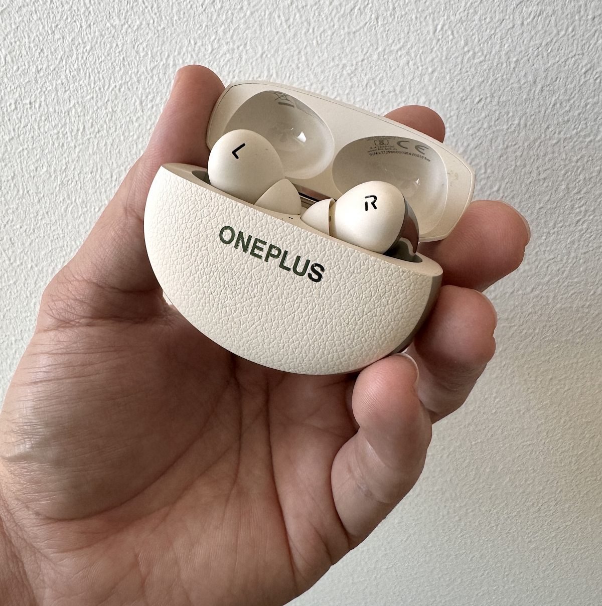 OnePlus Buds Pro 3 -kuulokkeiden laatutuntuma vakuuttaa.