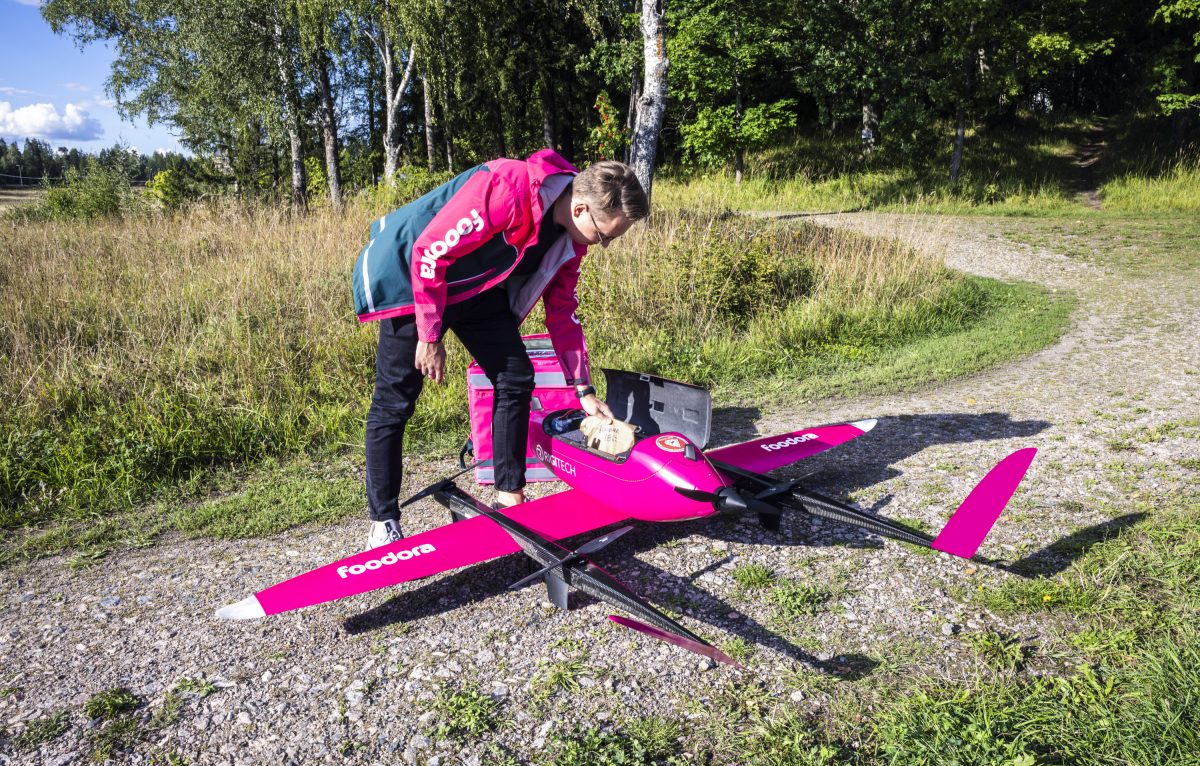 Hesburgerin hampurilaisia lennätettiin dronella Espoossa.